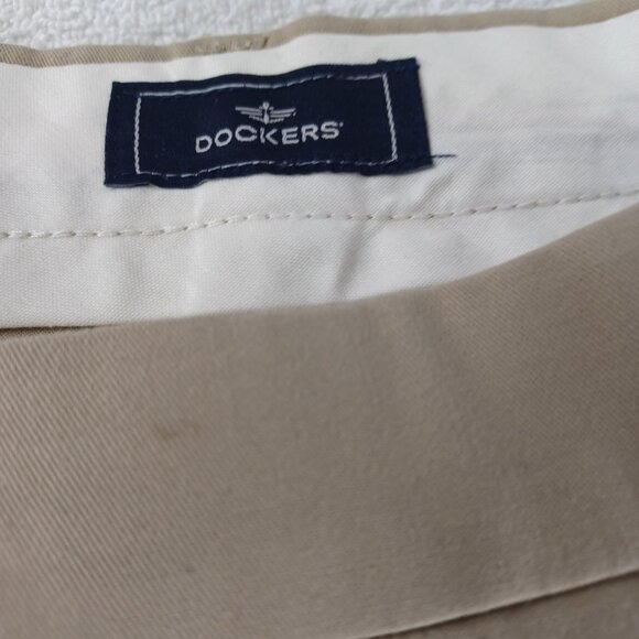 Dockers Casual Relaxed Fit Pleated Preppy Office Pants Men 40x30 Khaki Slacks - Picture 6 of 6